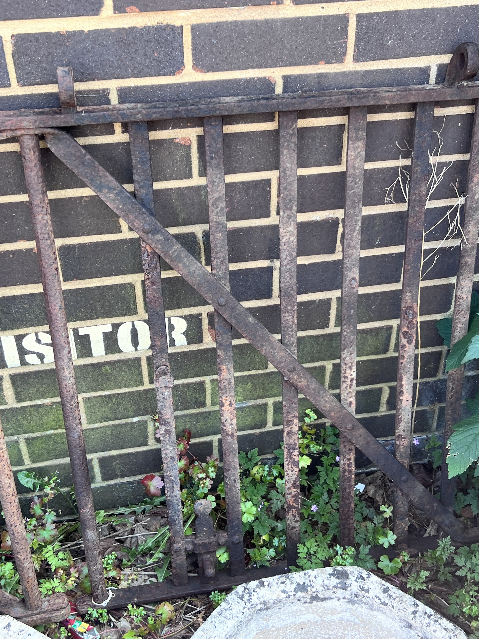 A pair of wrought iron garden gates, each width 84cm, height 78cm